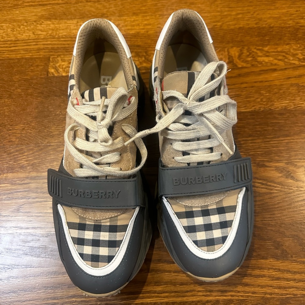 Burberry sneakers - Picture 2 of 7